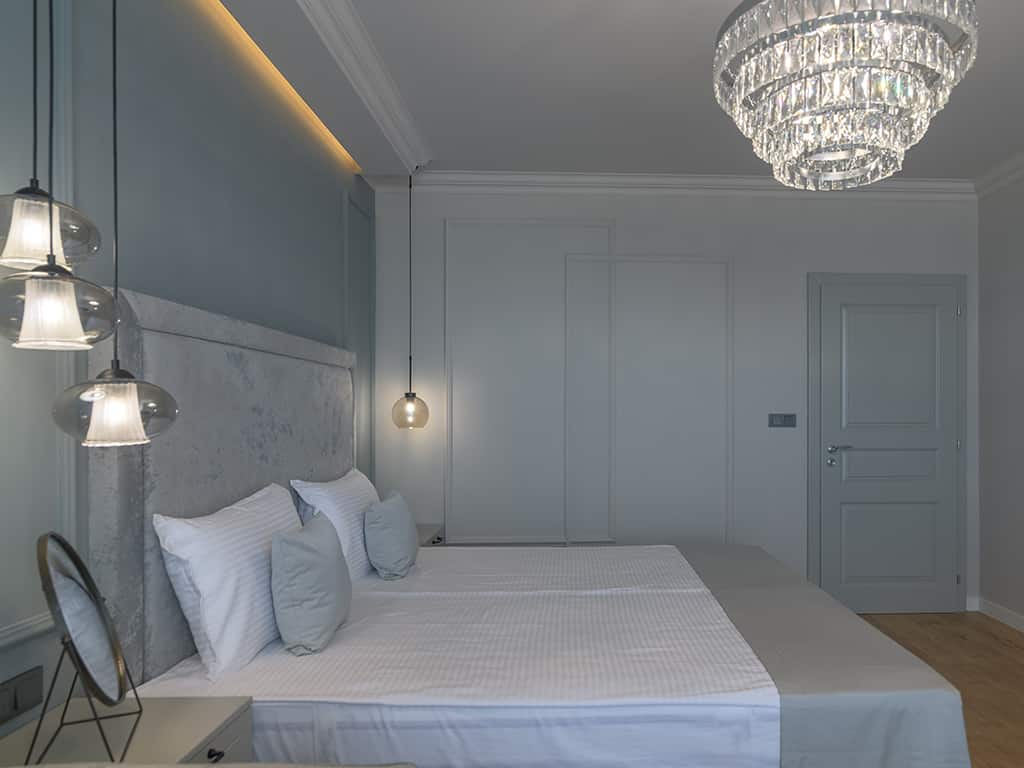 спалня във фамилен апартамент в модерен стил - хотел Aquamarine
